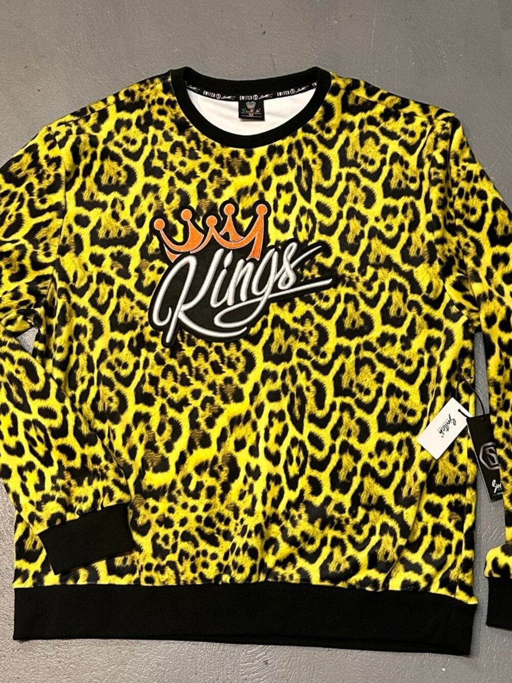 Switch Remarkable Mens 3XL Yellow Leopard Print Kings Crown Crewneck Sweatshirt